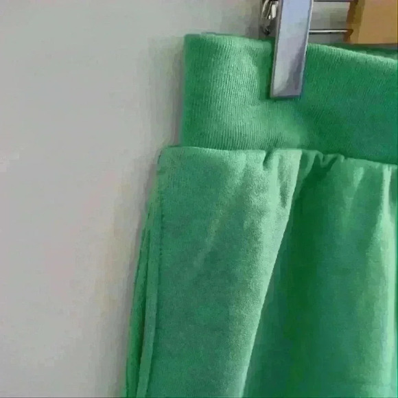 CHAMPION | Men's Green Reverse Weave Heavyweight Cut-off Shorts - Picture 5 of 5